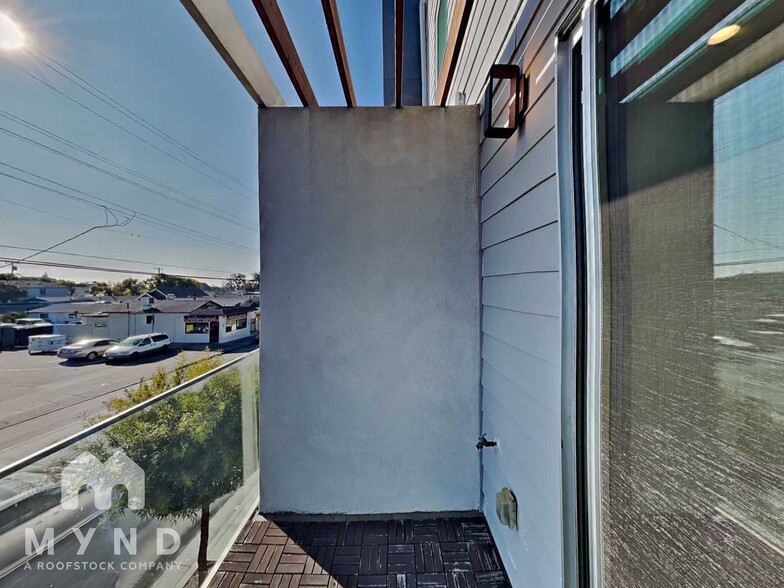 Building Photo - 3103 35th Ave