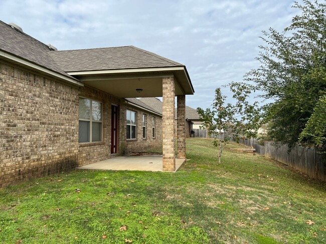 Building Photo - 15229 Skyline Dr
