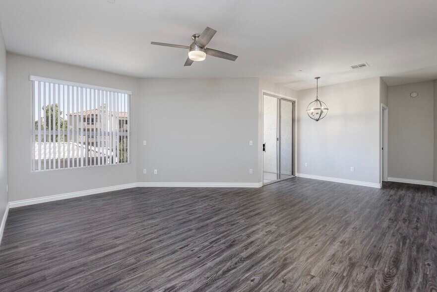 Building Photo - 9550 E Thunderbird Rd