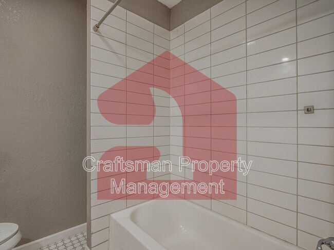 Building Photo - 2843 NW 18th St