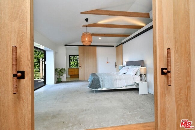 Building Photo - 2145 Linda Flora Dr