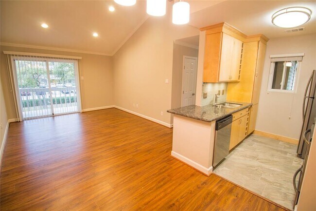 Building Photo - 2300 Augusta Dr