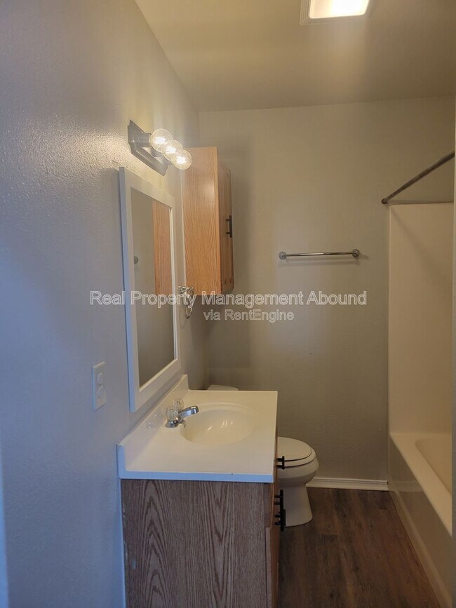 Building Photo - 101 E Broadway St