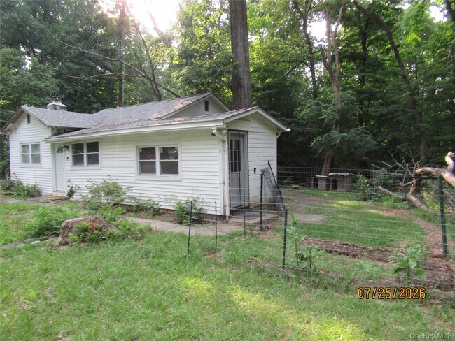 Building Photo - 5 Point O Pine