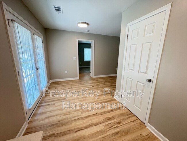 Building Photo - 5613 Pollman St