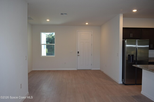 Building Photo - 717 Spoonbill St