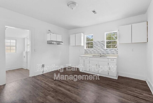 Building Photo - 4745 Court S