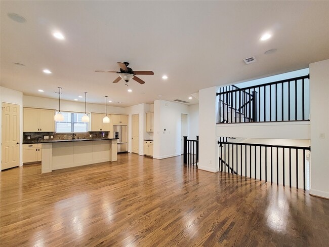 Building Photo - 1605 W 14th St