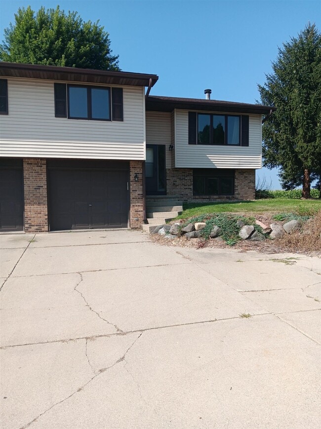 Primary Photo - 2651 Stanbrook St