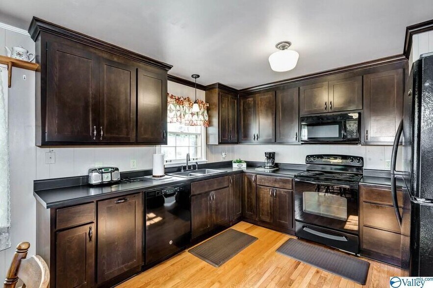 Building Photo - 2622 Brookline Dr NW