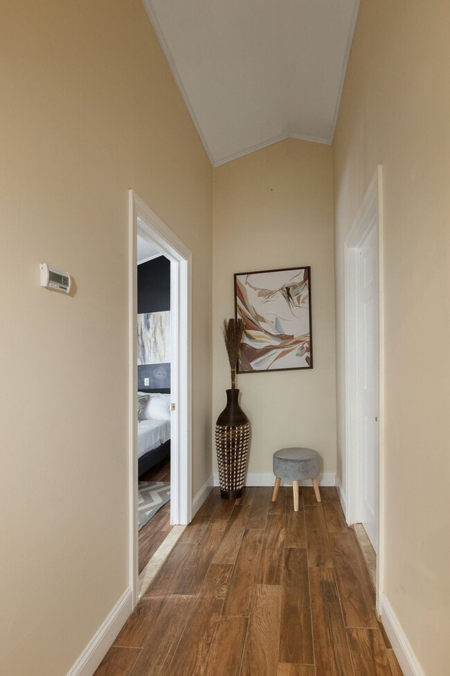 Building Photo - 338 Clove Rd