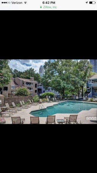 Building Photo - 417 W 8th St