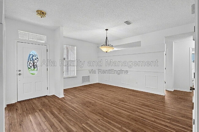Building Photo - 8426 Country Bend Cir W
