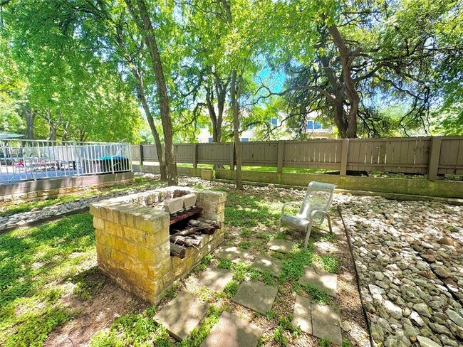 Building Photo - 4501 Whispering Valley Dr