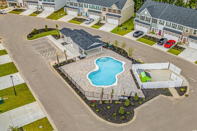 Building Photo - 324 Golan Cir