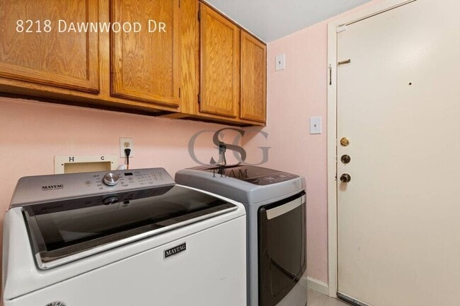Building Photo - 8218 Dawnwood Dr