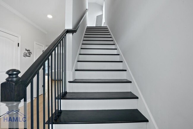Building Photo - 25 Ashmont St