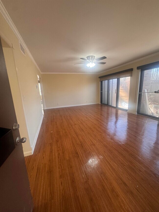 Building Photo - 6633 Poplar Woods Cir E