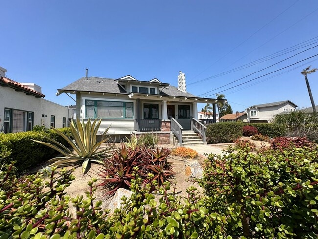 Building Photo - Stunning Craftsman 4 Bd / 2 Bath home in the heart of North Park!!