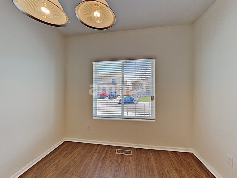 Building Photo - 551 Reserve Ave