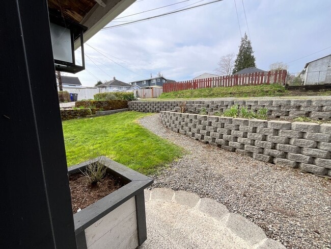 Building Photo - 3 Bedroom Home with Beautiful Upgrades in Everett