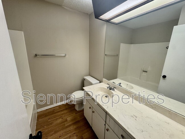 Building Photo - 2708 Charlesworth Dr