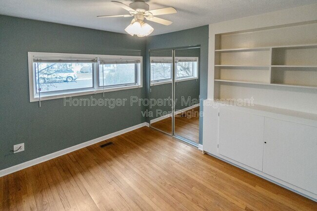 Building Photo - 2324 E South Crescent Ave