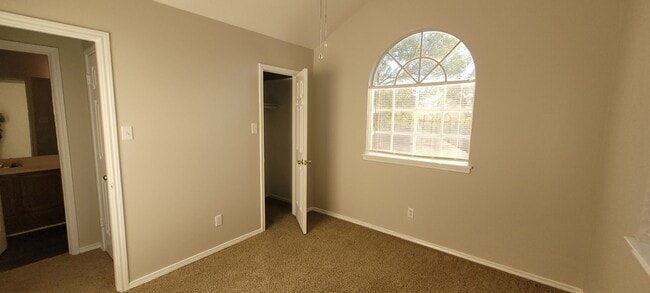 Building Photo - Beautiful Home in Woodlake Park!