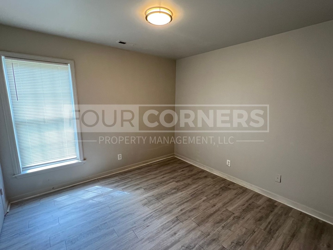 Building Photo - Room in Duplex on Beck St