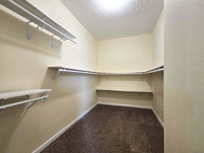 Building Photo - 6641 Midfield Dr