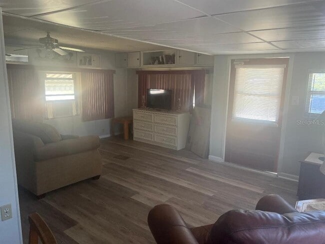 Building Photo - 1949 Hess Dr