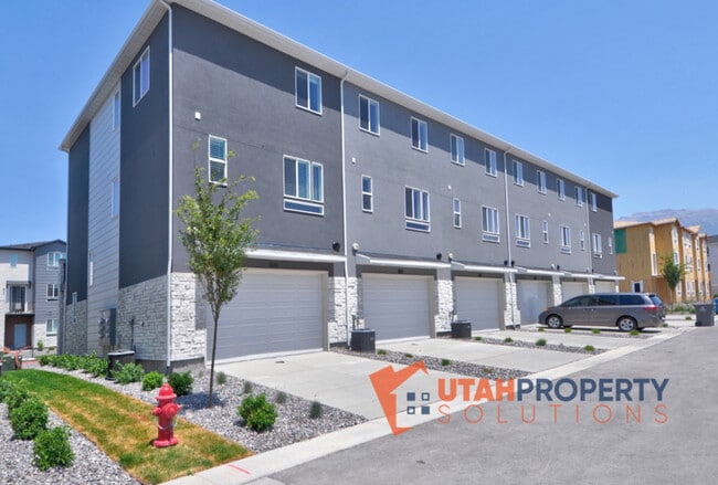 Building Photo - 1026 W 430 S