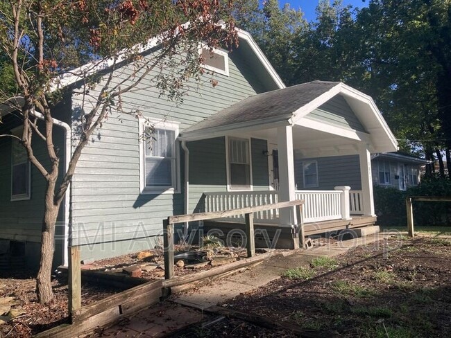 Primary Photo - 2012 SW Van Buren St