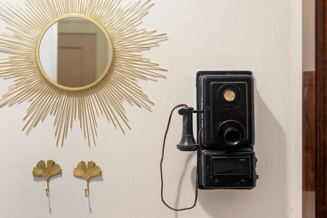 Building Photo - 2015 NW Flanders St