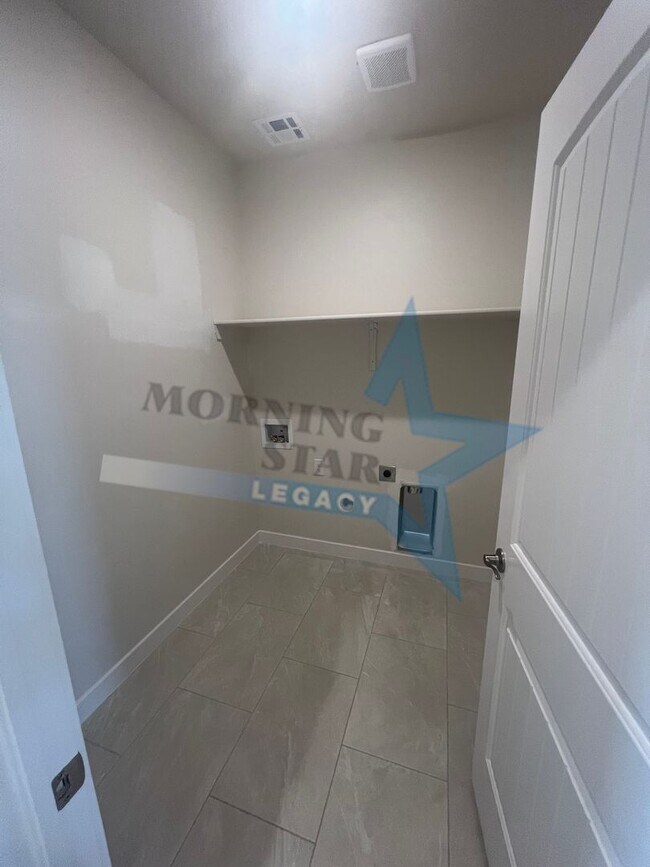 Building Photo - Stunning 2025-built rental in highly desirable Sonoma Ranch — 4 bed / 3 bath