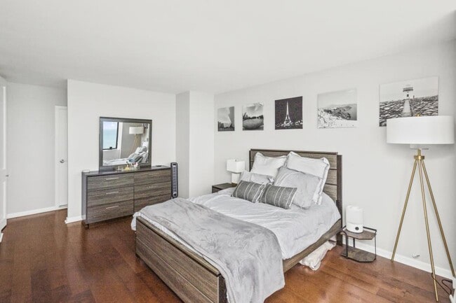 Building Photo - 2 bedroom in Chicago IL 60657