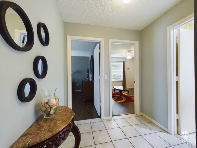 Building Photo - MOVE-IN SPECIAL! $500 OFF 1ST MONTHS RENT ...