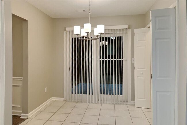 Building Photo - 1517 Galewood Cir NE