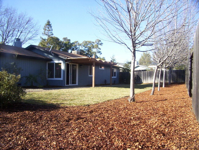 Building Photo - 3 Bedroom 2 Bathroom 2 Car Garage Home in ...