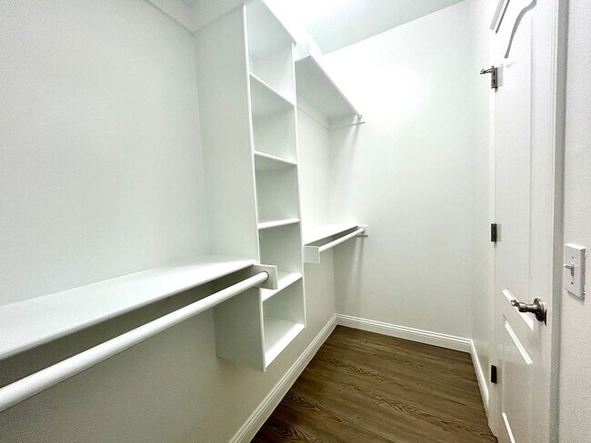 Building Photo - 3 bedroom 2 bath modern style home minutes from Centerton Main!!