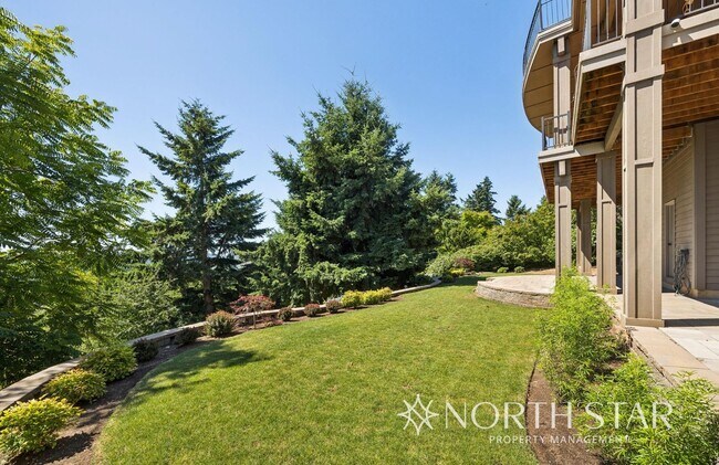 Building Photo - Executive Estate in Atherton Heights with ...