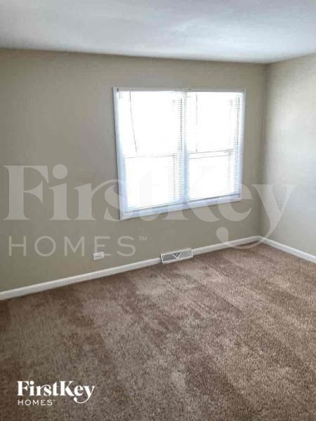 Building Photo - 2 Devon Ct