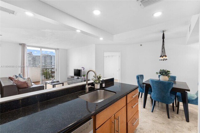 Building Photo - 1621 Bay Rd