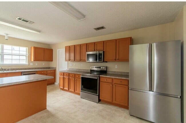 Building Photo - 3514 Farrington Ct