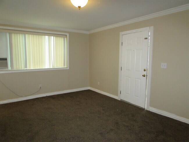 Building Photo - 465 Pamela Way