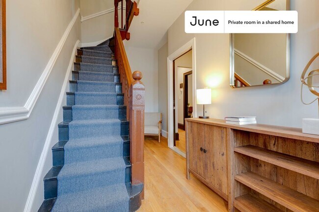 Building Photo - Private bedroom in 3 bed/1 bath Home