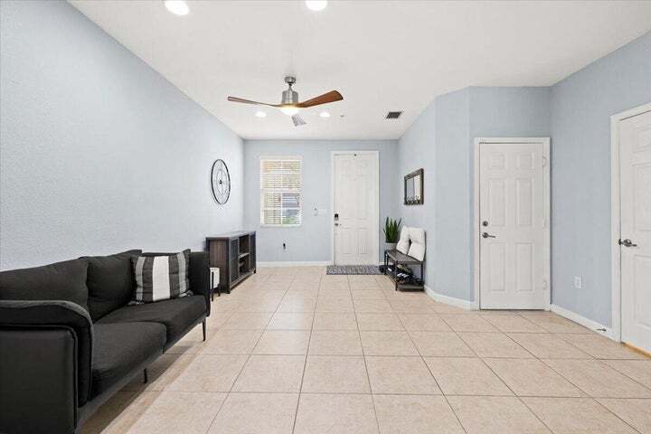 Building Photo - 130 Emerald Creek Ter