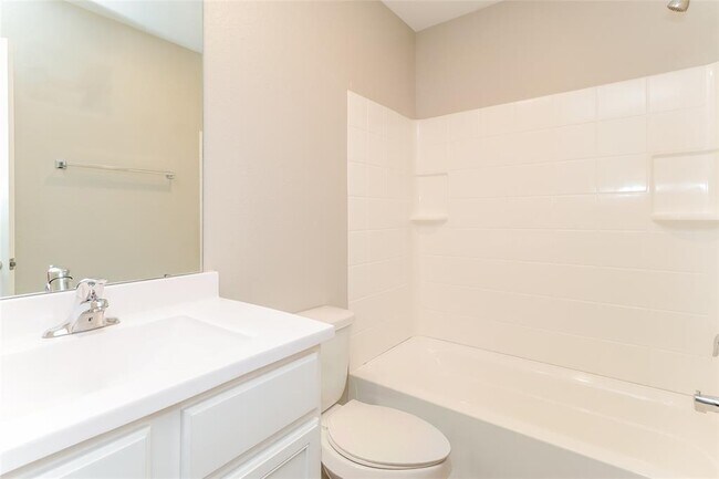 Building Photo - 23014 Bellini Dr