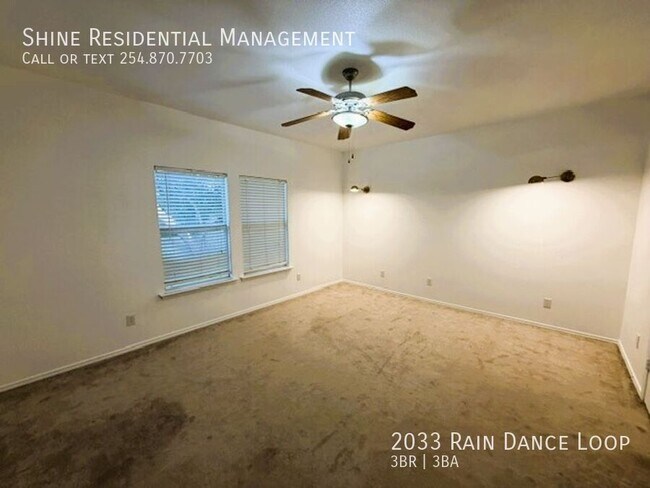 Building Photo - 2033 Rain Dance Loop