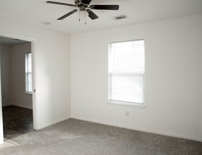 Building Photo - 605 Orangewood Dr